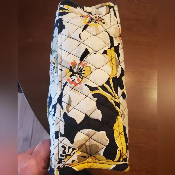 Vera Bradley Retired Dogwood Flowered Quilted Lunch Bag - Picture 7 of 12